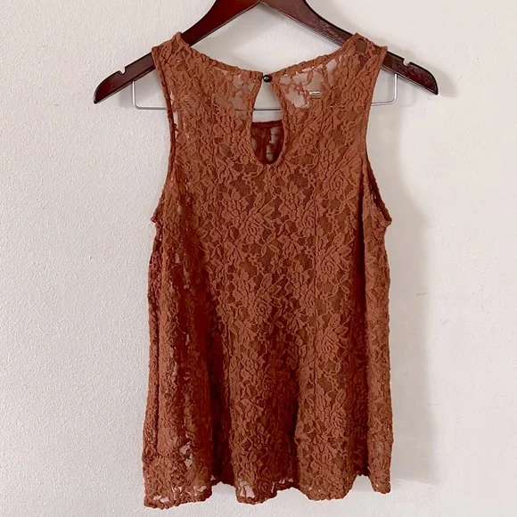 Mudd Floral Lace Tank - Picture 2 of 12